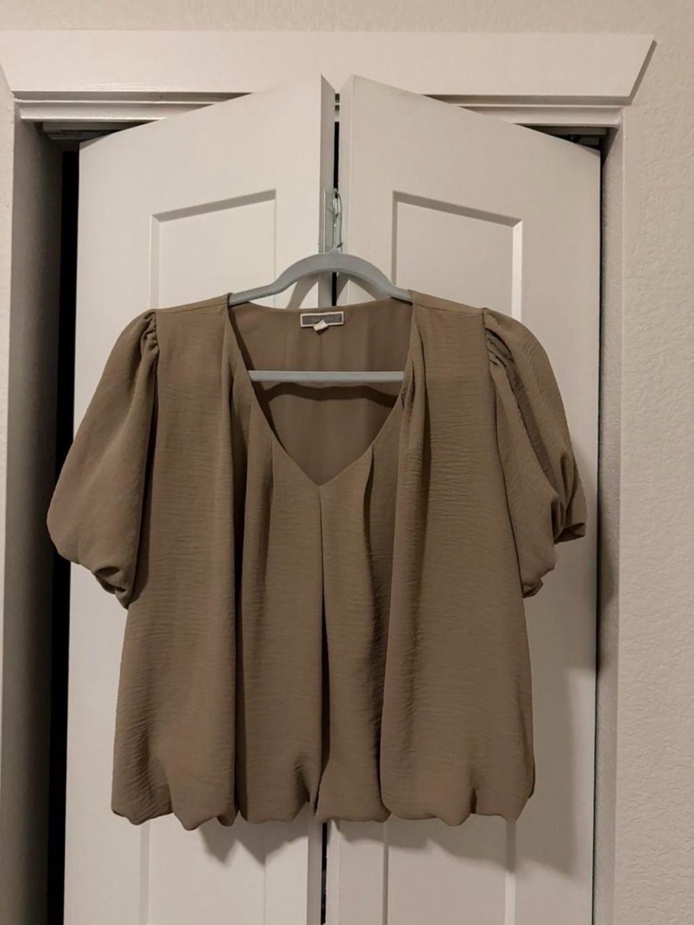 Women's Puff Sleeve V-Neck Blouse in Taupe